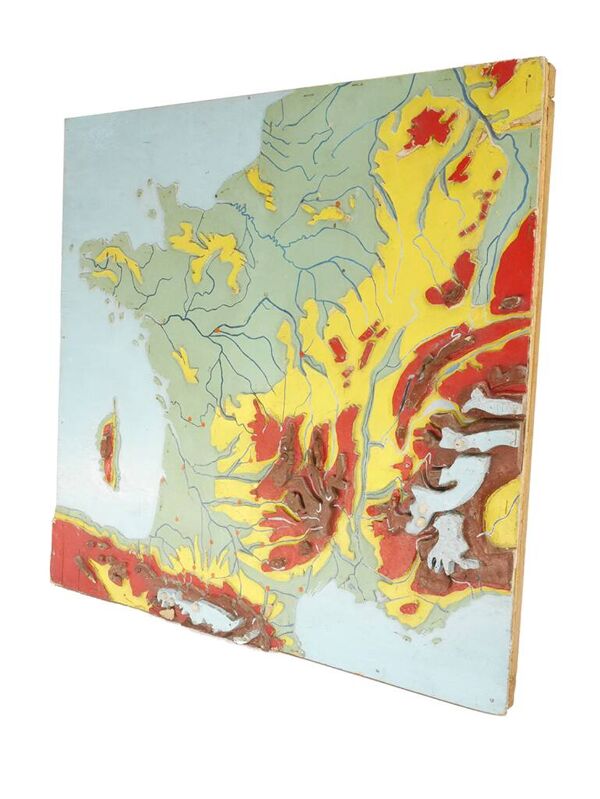 Carte scolaire de géographie en relief