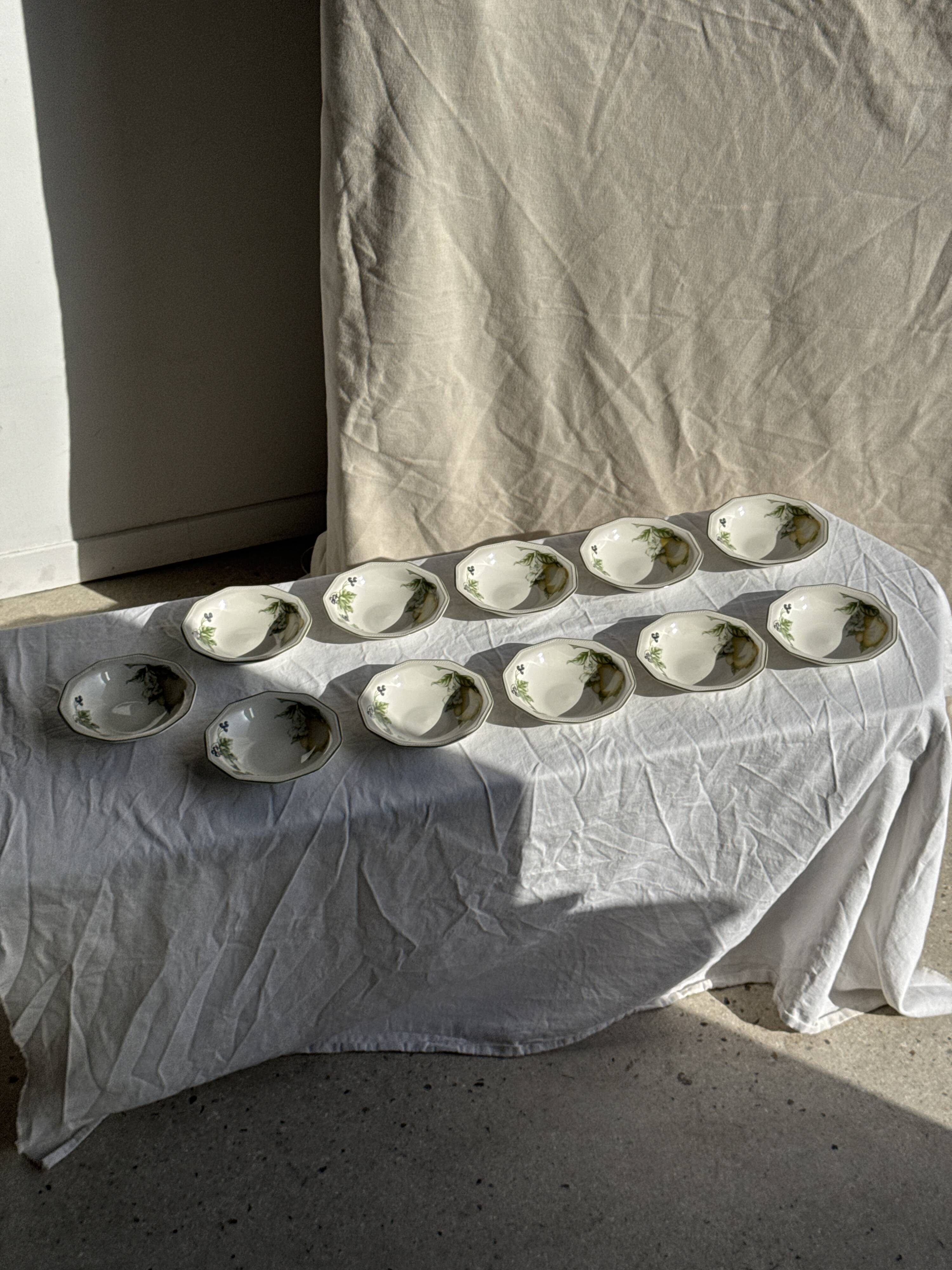Set of 11 fruit-patterned bowls The Chartwell Collection England D17