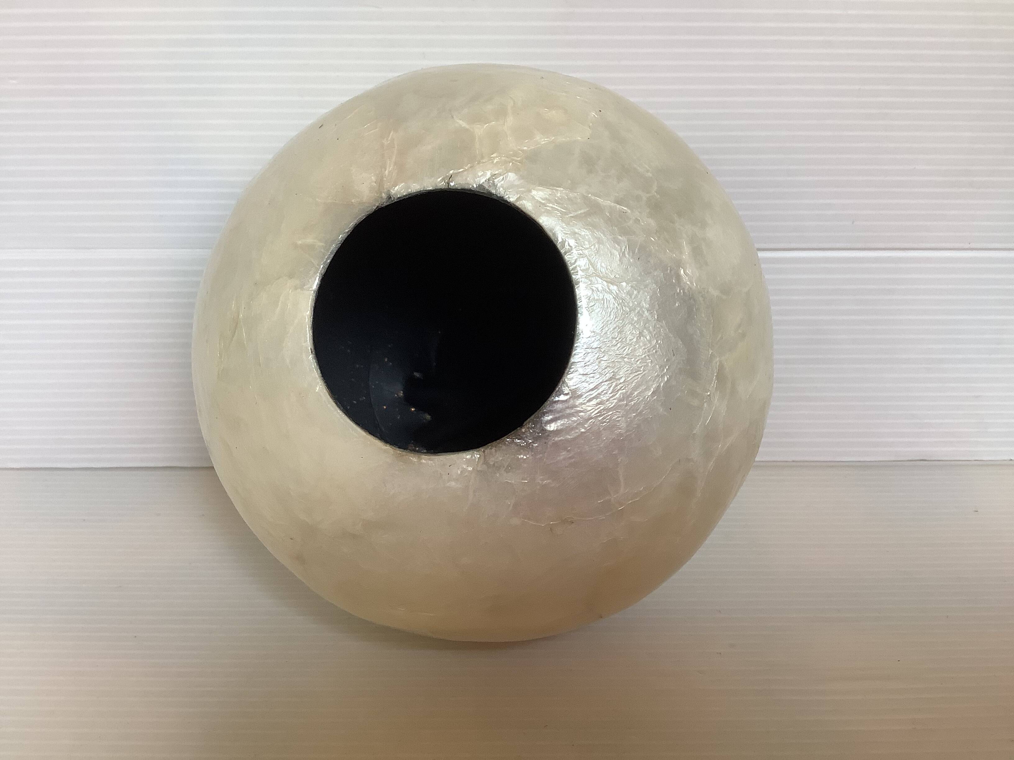 Mother-of-pearl ball vase