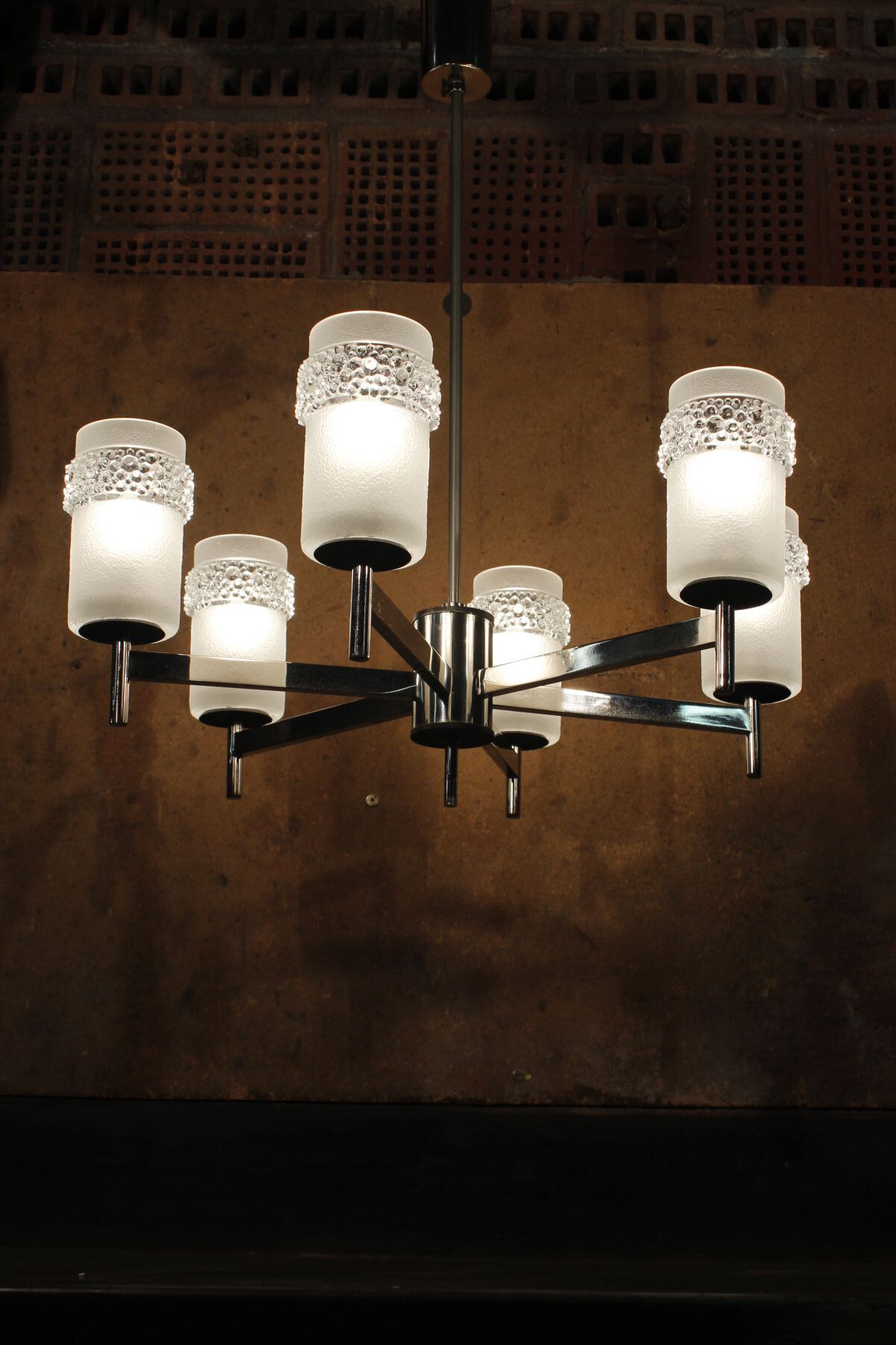 Space age chandelier with 6 lights in chrome and moulded glass by Hillebrand Lighting, 1960s.