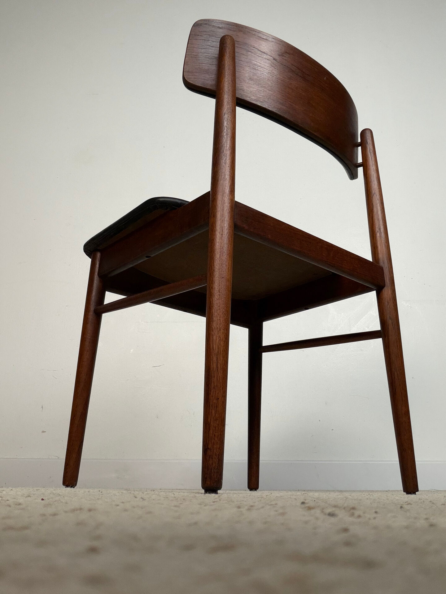 2 vintage Scandinavian chairs attributed to SAX – 1960s
