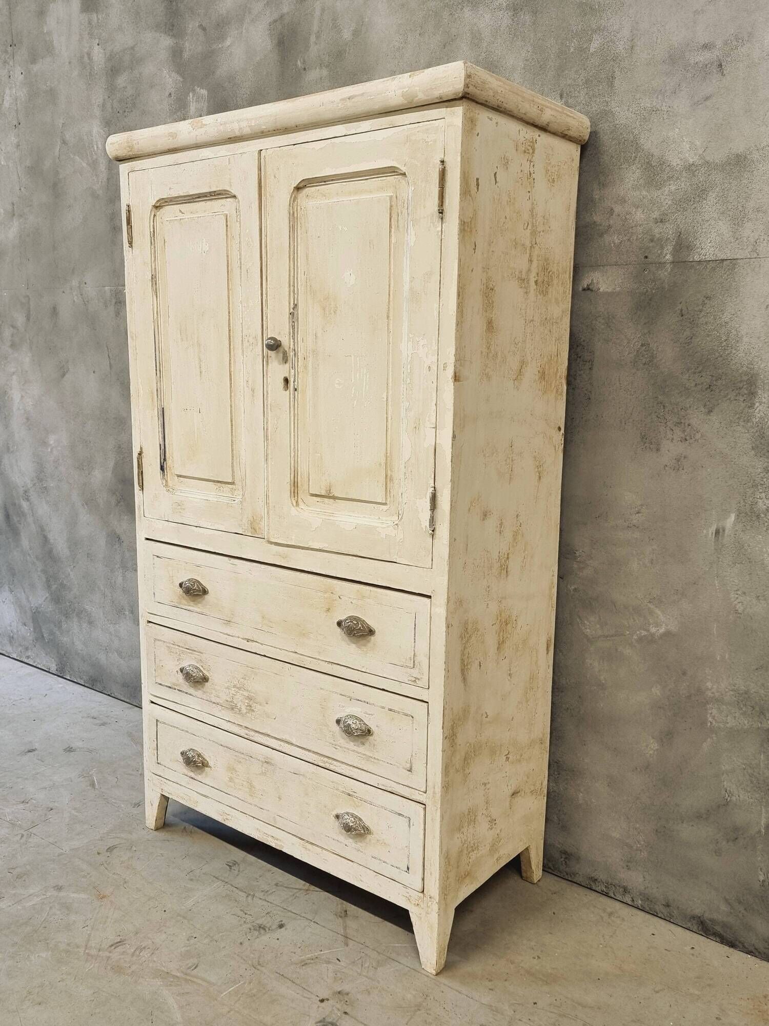 Armoire ancienne française brocante blanche avec tiroirs 83x148 cm