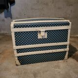 Trunk, old chest in wood and fabric