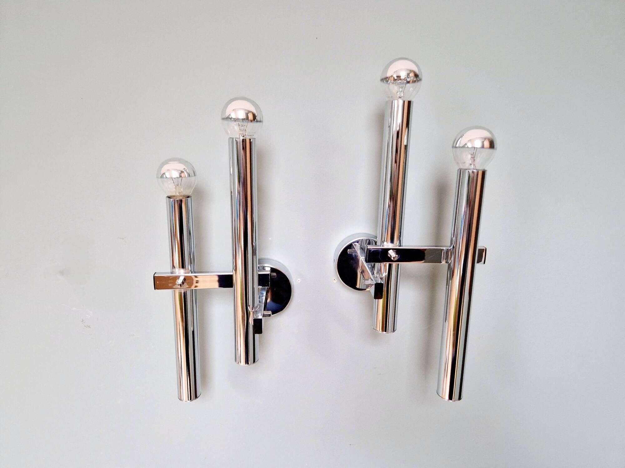 Pair of chromed metal wall lights, design Gaetano Sciolari, 1970s