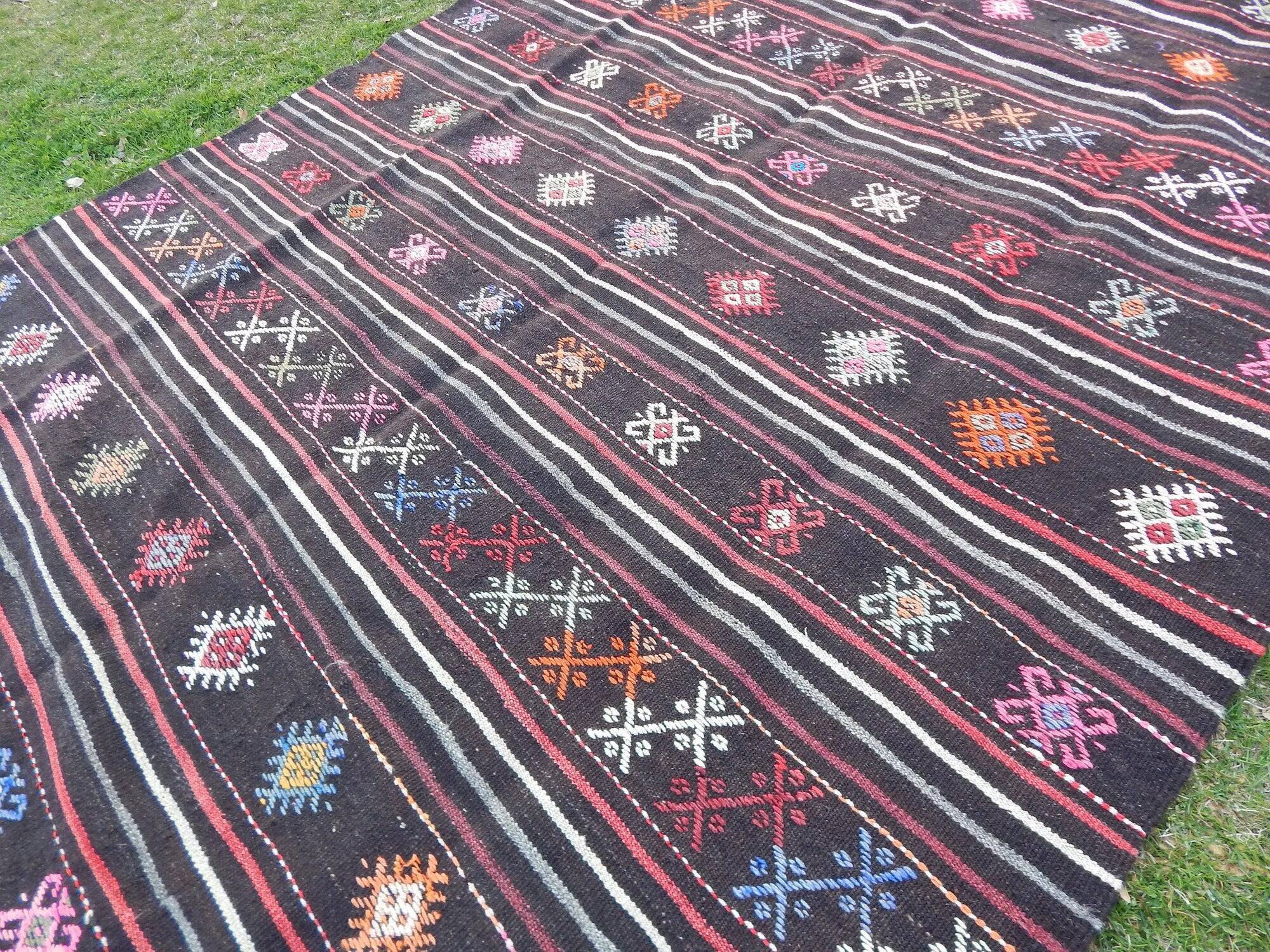 Vintage Turkish kilim handwoven 211x285 cm