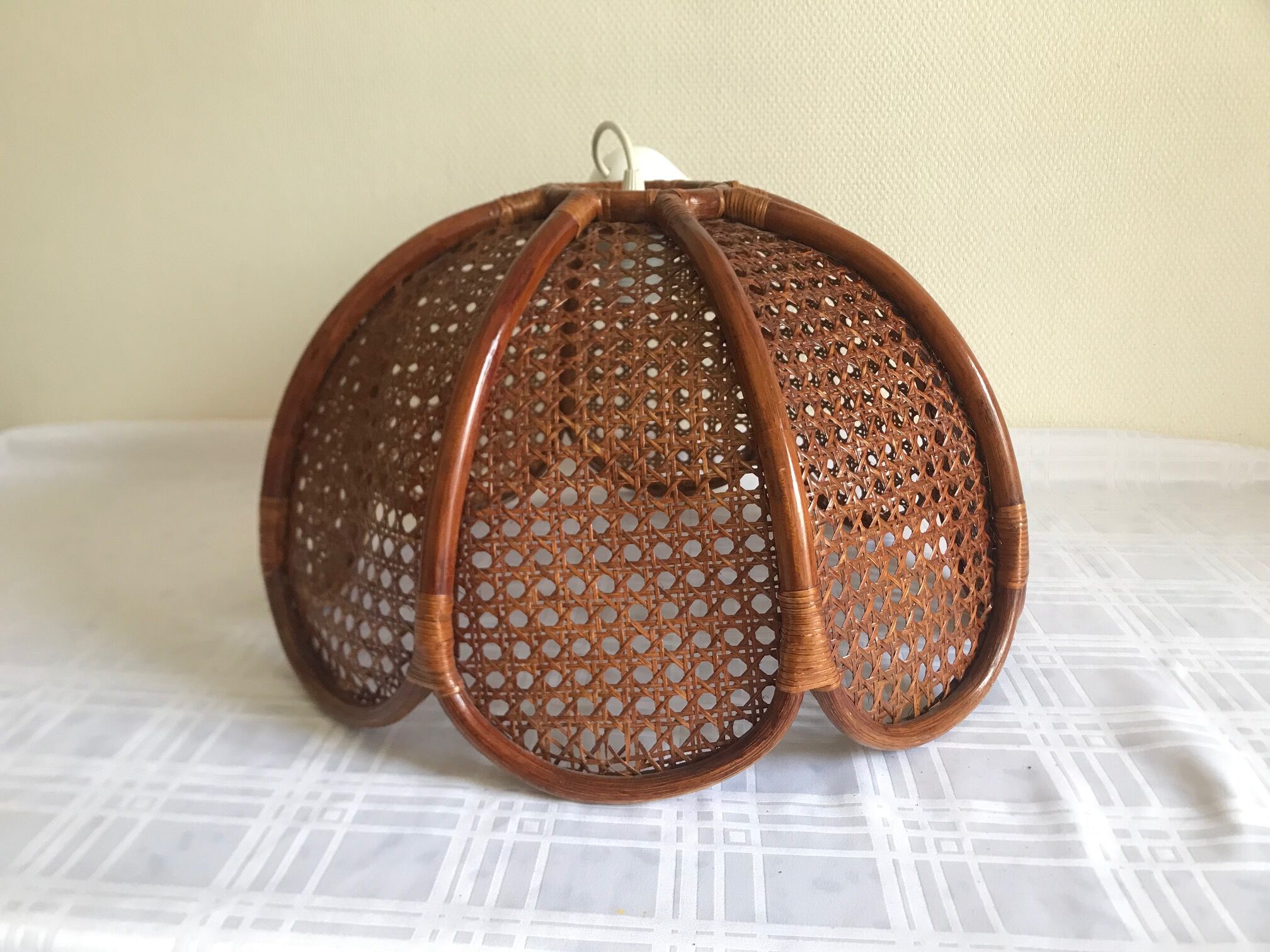 Suspension fleur rotin