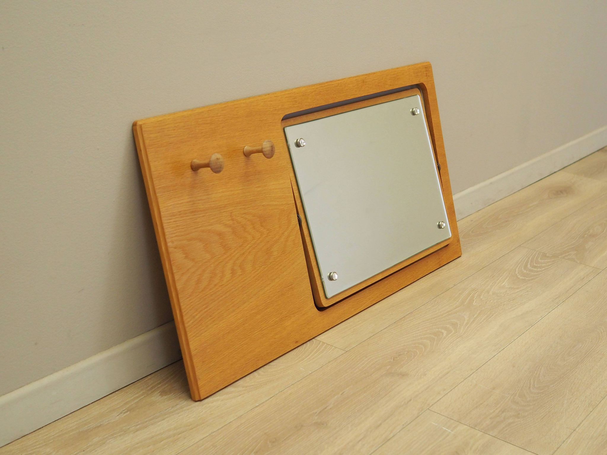 Cintre avec miroir, design danois, années 1980, production : Danemark