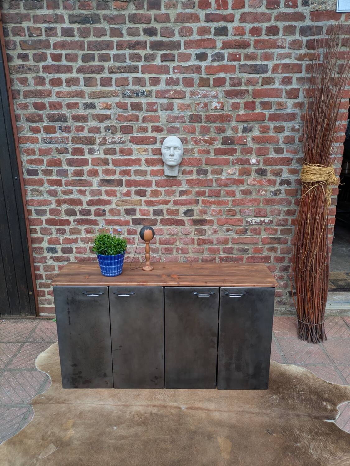 Wall-mounted industrial buffet
