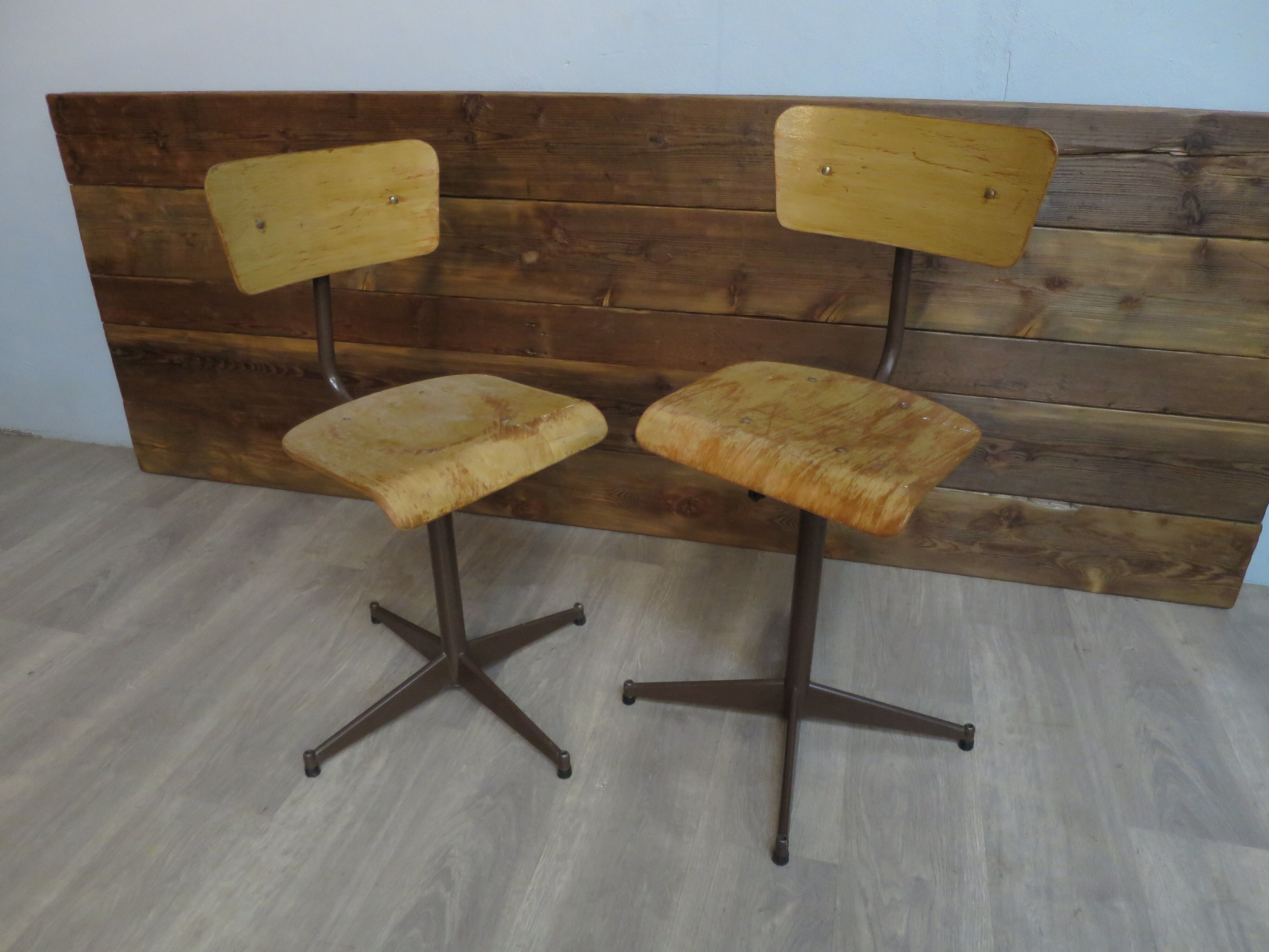 Set de 2 chaises d'atelier vintage pied étoile