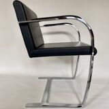 fauteuil modèle BRNO de Ludvig Mies Van der Rohe