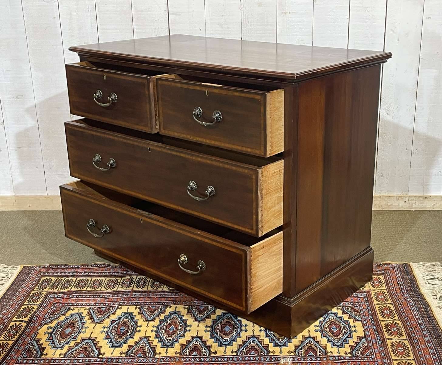 Commode anglaise début XXème en acajou
