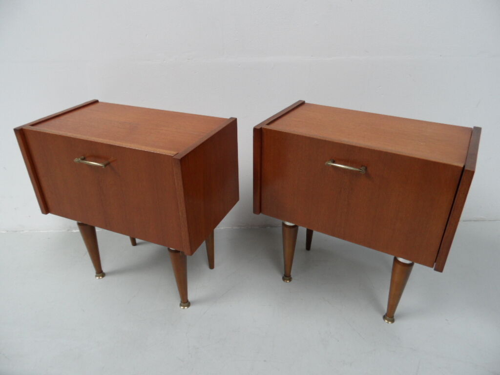 Mid century vintage set of 2 night stands