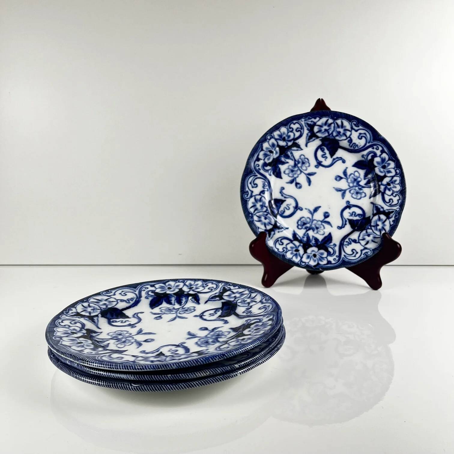 Set of 4 dessert plates in ironstone "Flora" – Creil and Montereau, 19th century, blue