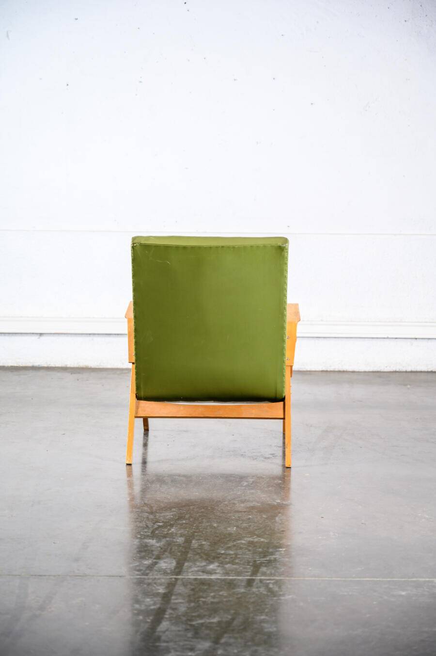 Fauteuil en skaï vert