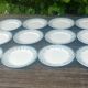 Lot de douze assiettes plates en terre de fer de la faïencerie Moulin des L