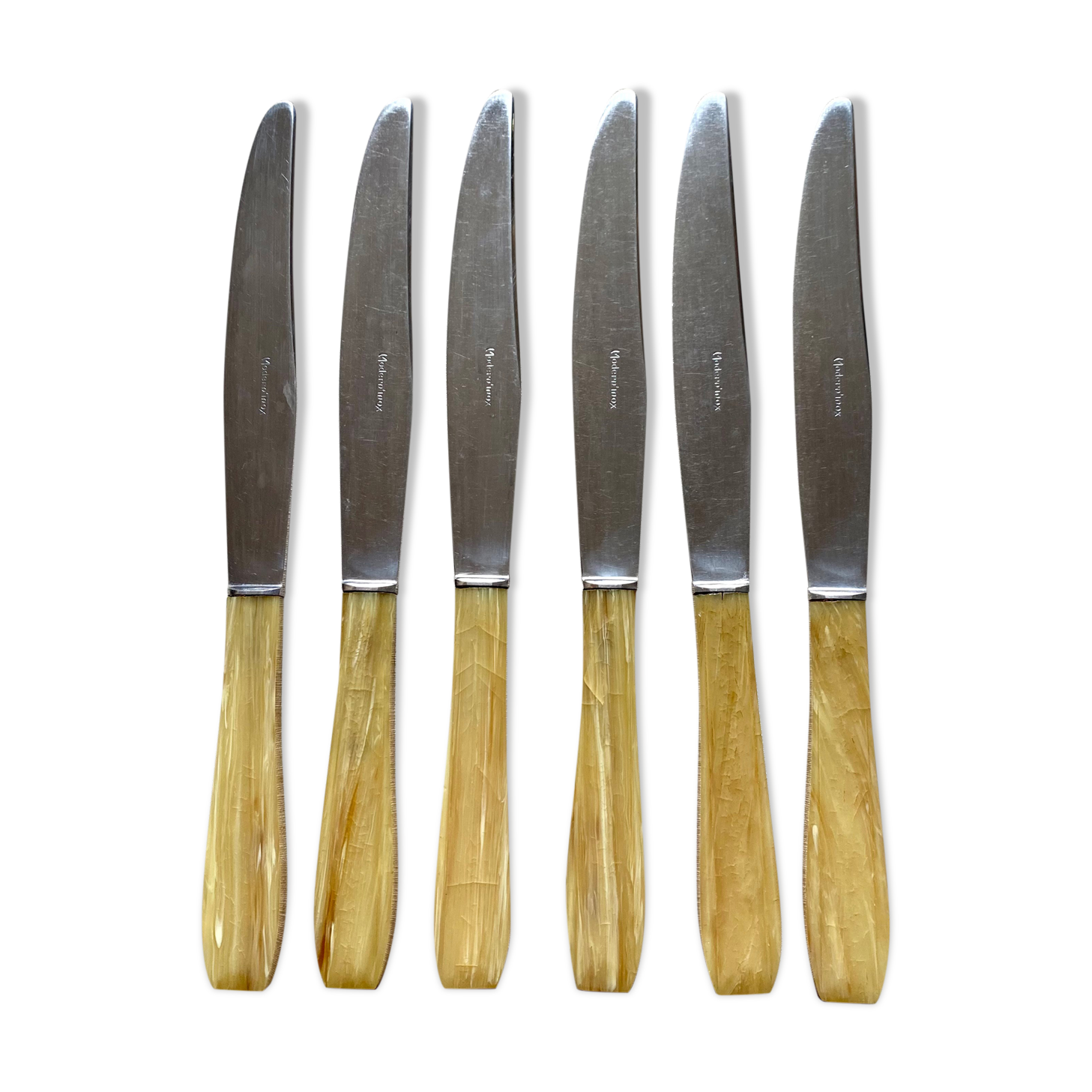 Couteaux en inox et résine vintage