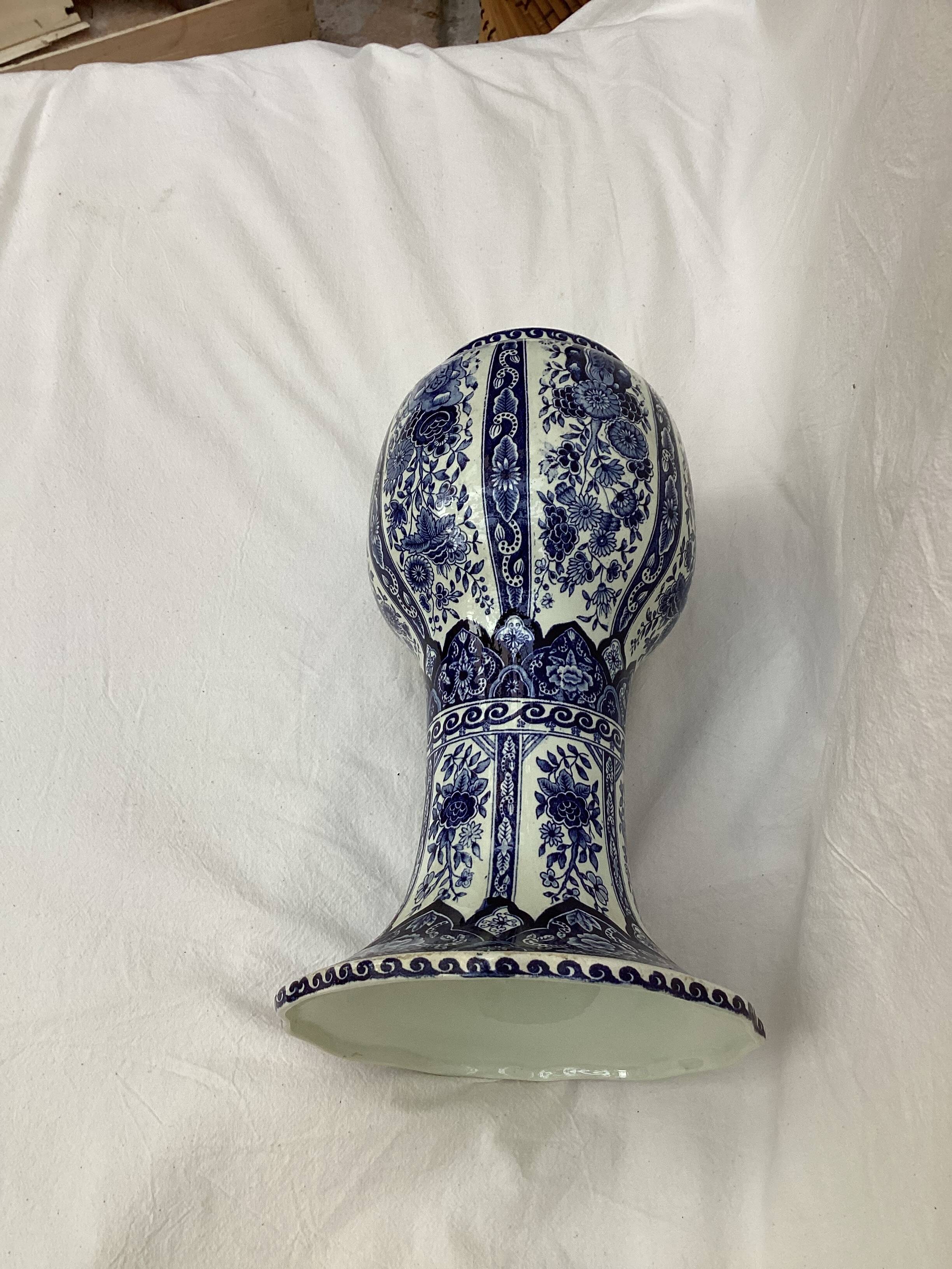 Delft ceramic vase dimensions: height -31 cm- Width -18cm-