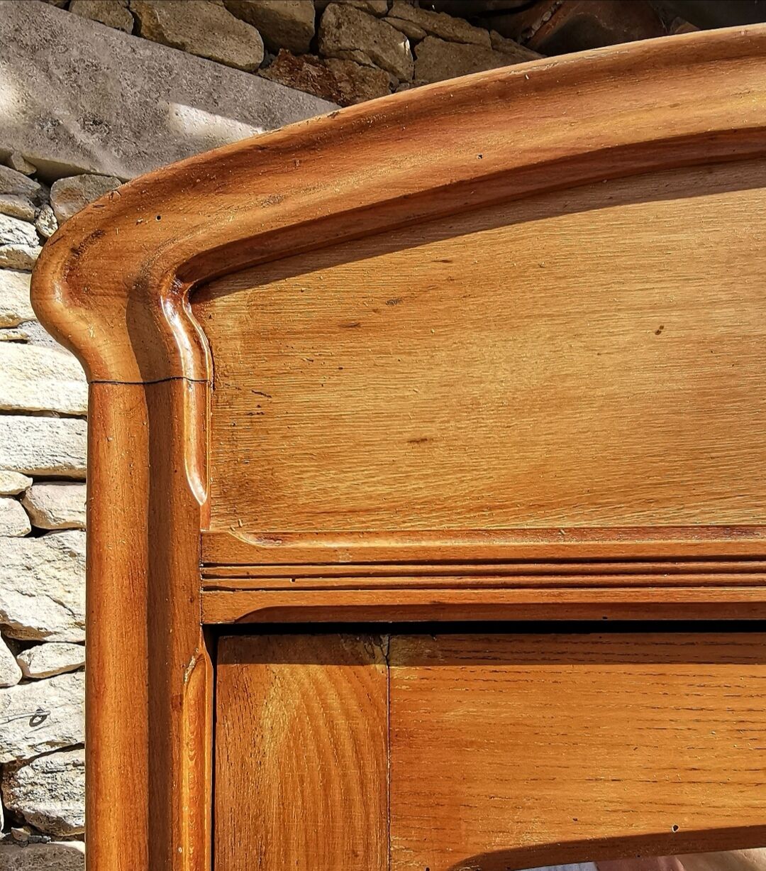 Superb Bonnetière Art Nouveau cabinet in lemon tree