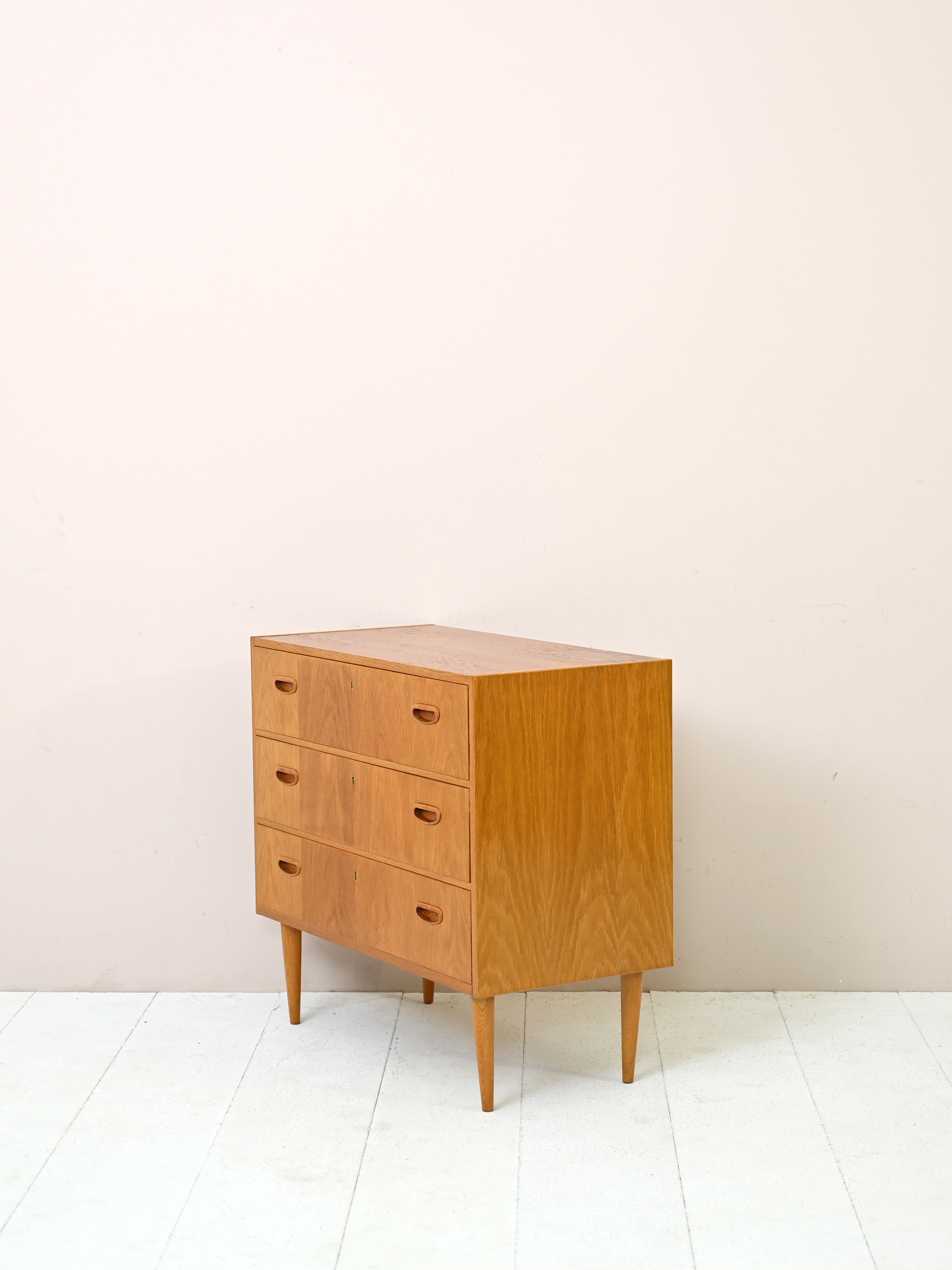 Commode en chêne scandinave