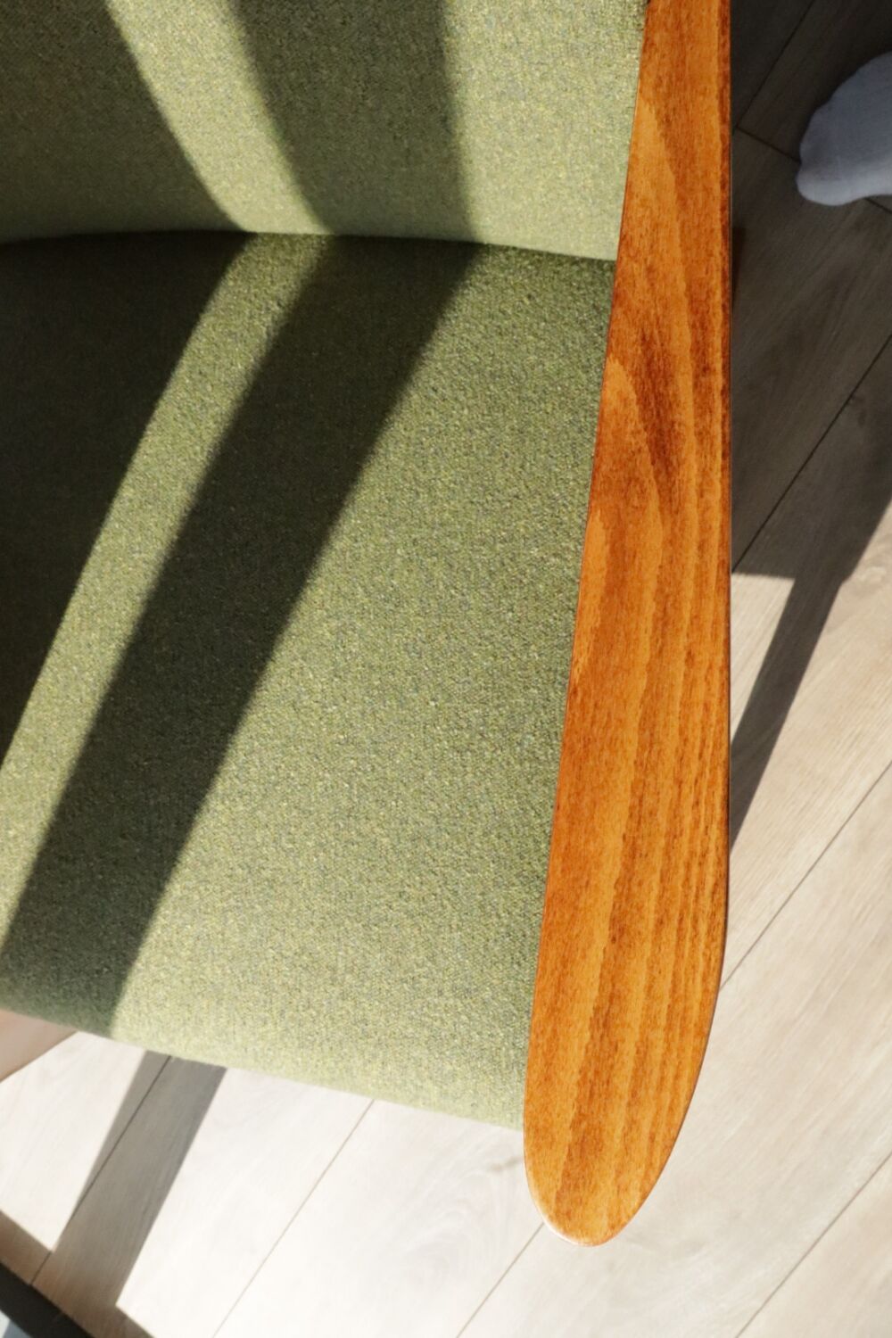Scandinavian armchair moss green zig zag modern design VAR