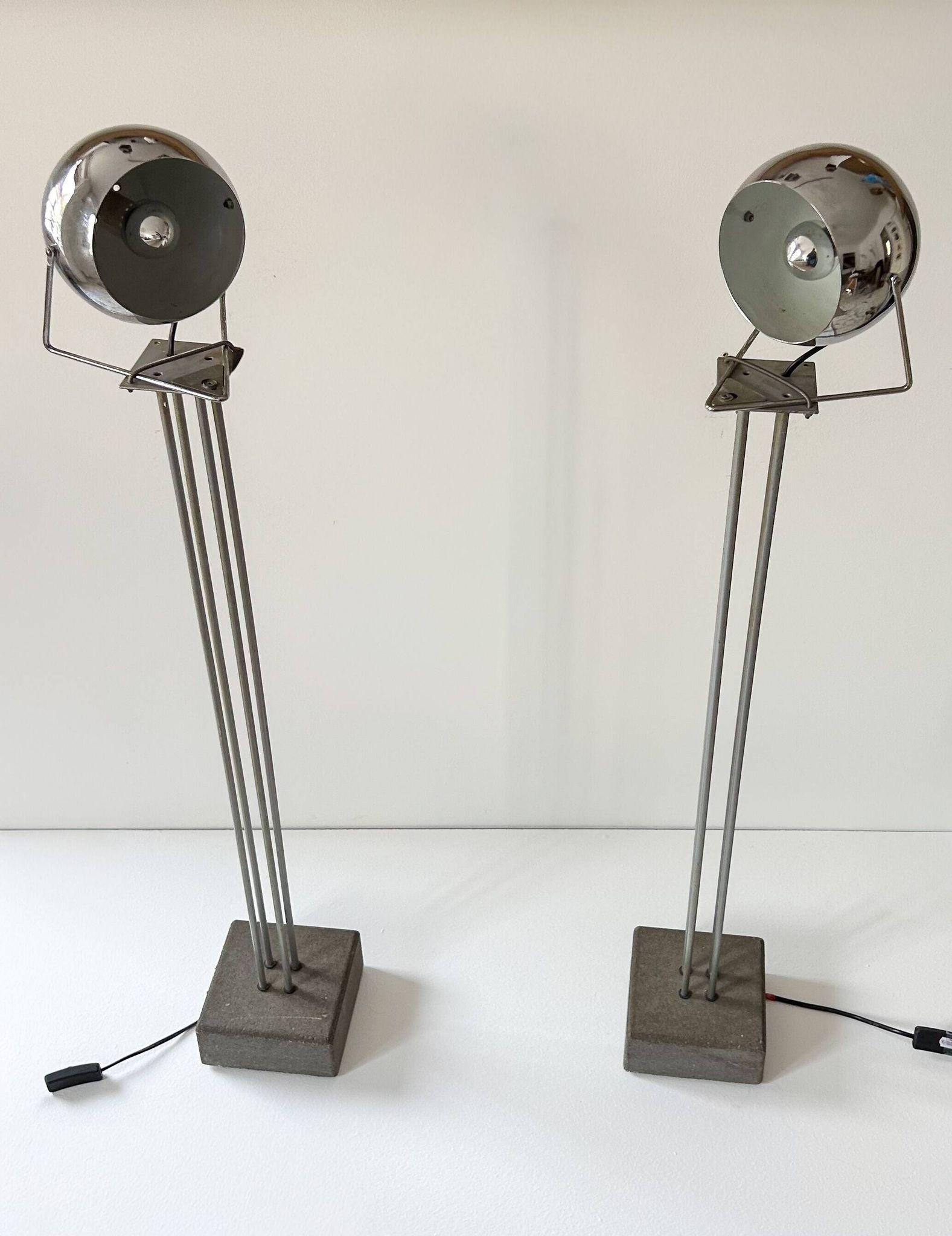 Pair of vintage floor lamps in chrome metal and cement, France 1970.