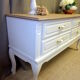Commode basse meuble TV rangements relooké gris claire et bois naturel