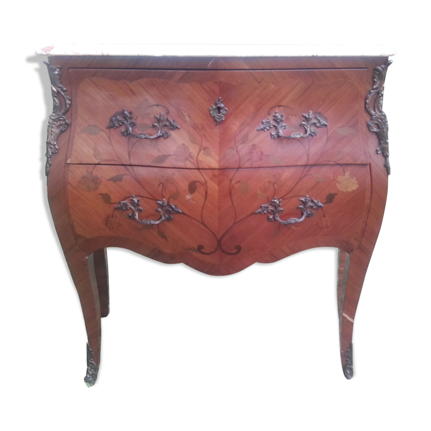 Ches of drawers in Louis XV-style marquetry.
