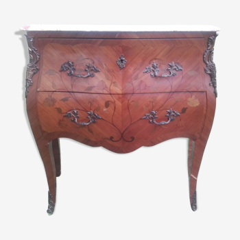 Ches of drawers in Louis XV-style marquetry.