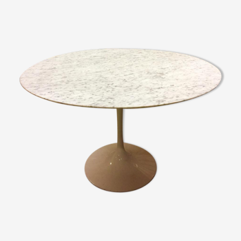 Table Knoll "Tulipe" dessus de marbre de carrare design Eero Saarinen