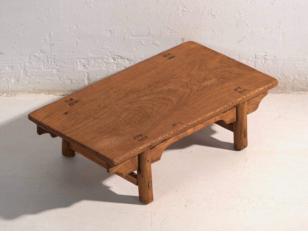 Table basse ancienne en bois de pin – Chine, vers 1890