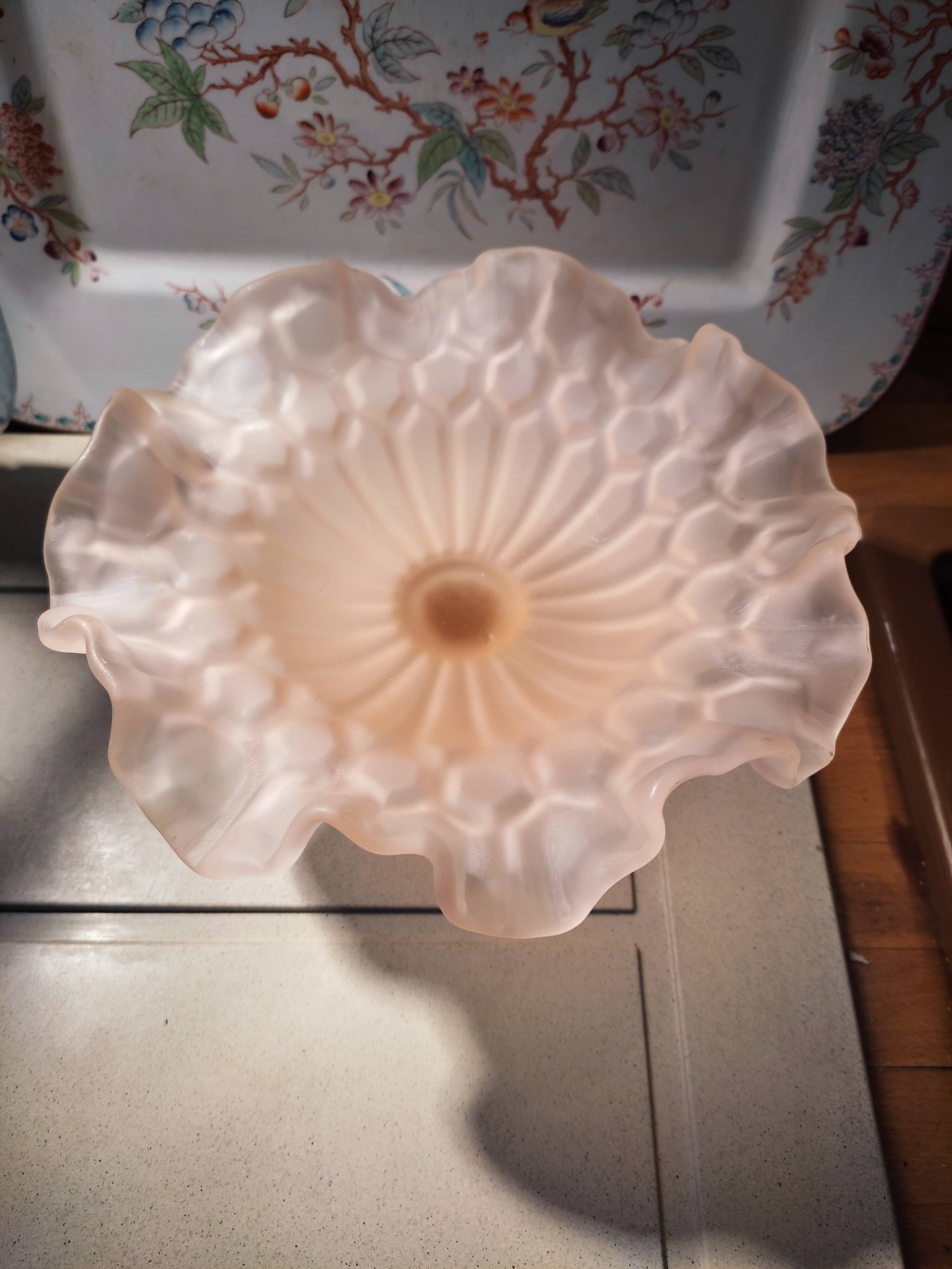 Powder pink and frosted compotier