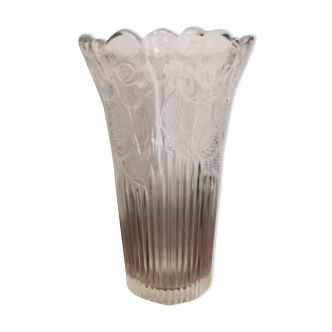 Vase en verre ciselé motif roses