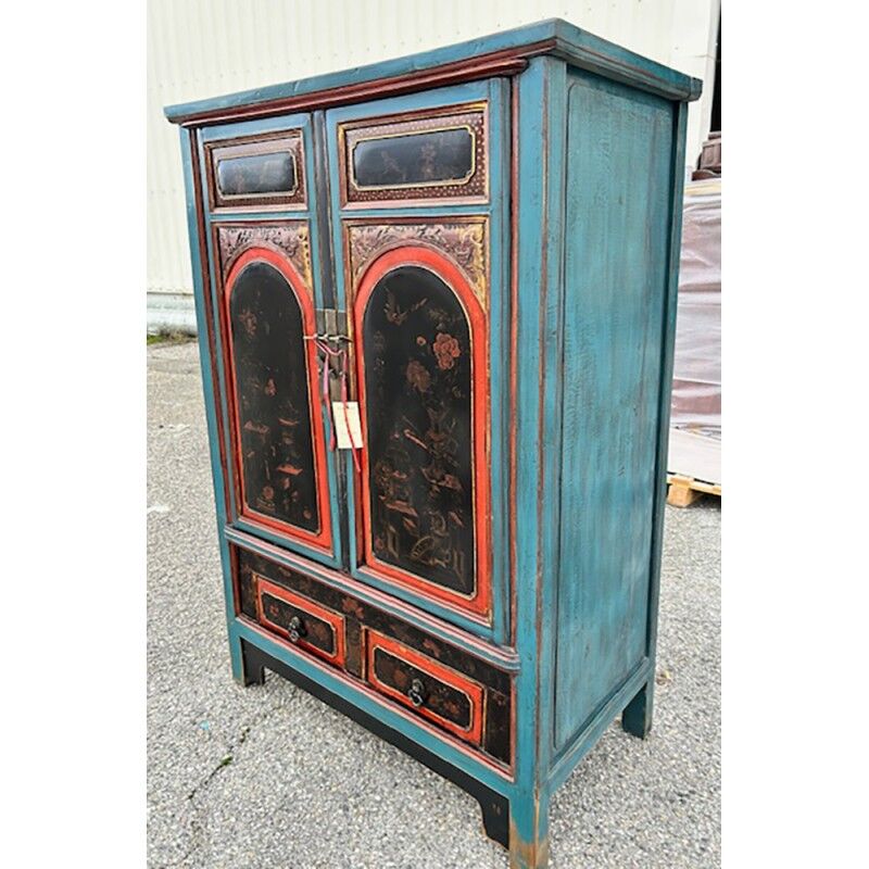 Armoire vietnamienne antique restaurée avec soin
