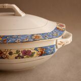 Sopera de porcelana antigua. Manufactured in Spain in the decade of 1920.