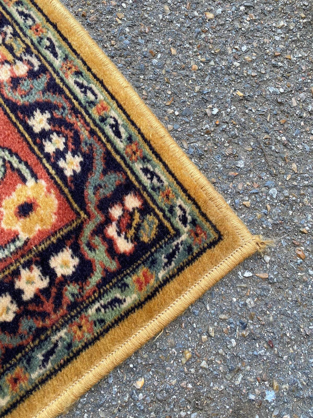 Persian rug in burgundy yellow wool, 200x300cm