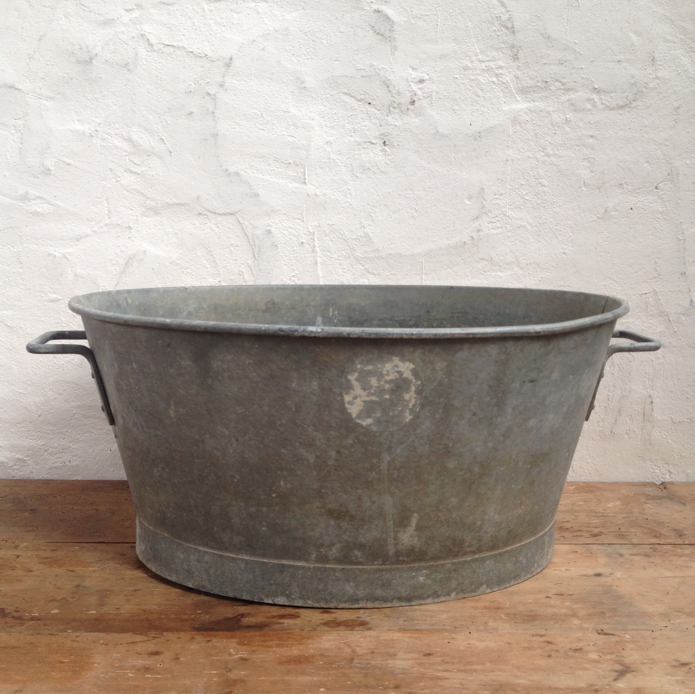 Oval zinc basin