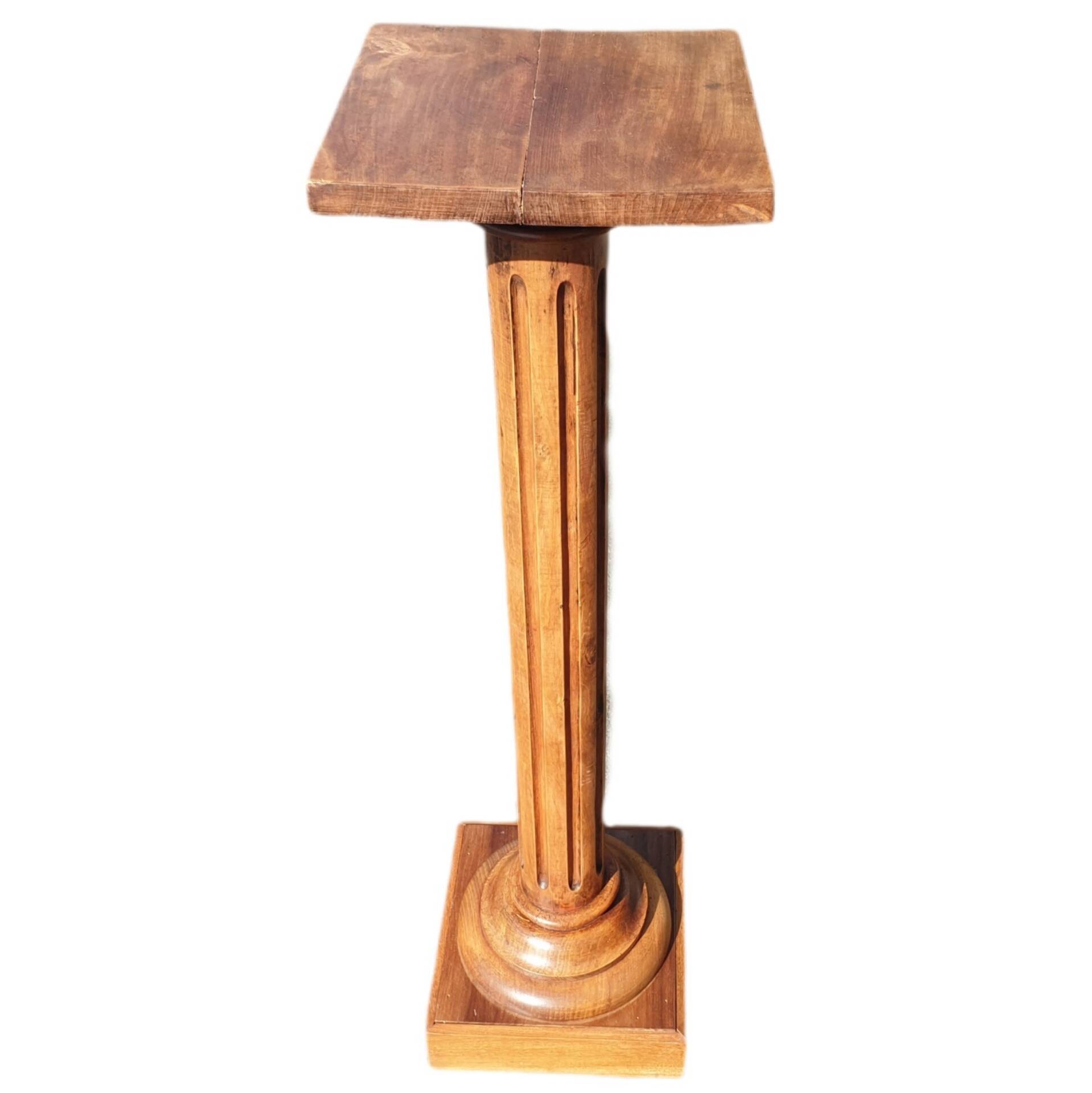 Fluted wooden column pedestal