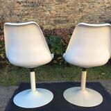 Vintage chair with tulip base in white lacquered metal pvc back and seat in orange Skaï.