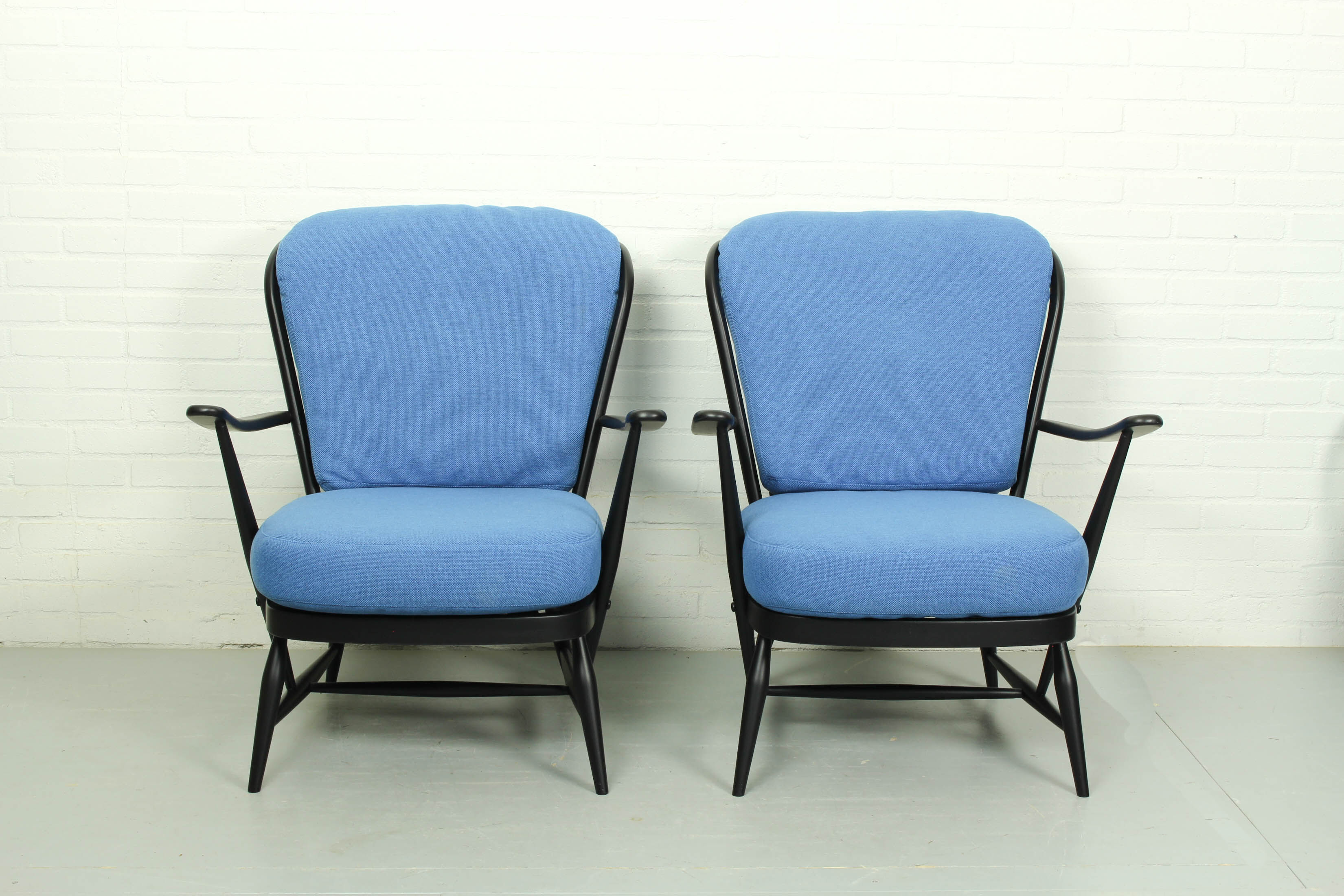 Lounge set with sofa daybed model ‘355’ and 2 windsor lounge chairs Lucian Ercolani for Ercol