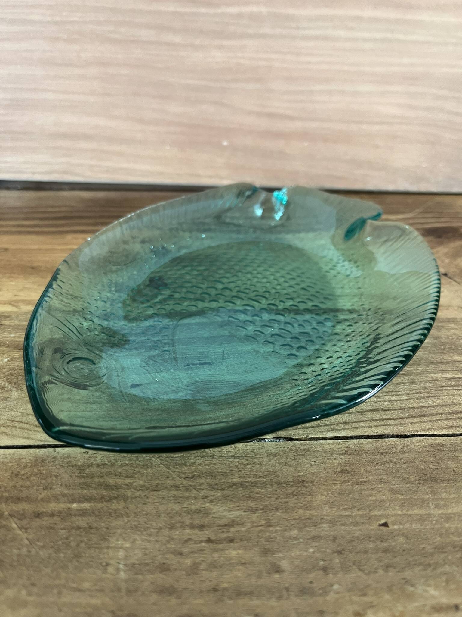 Duo de coupelles en verre moulé – motif poisson vert d’eau