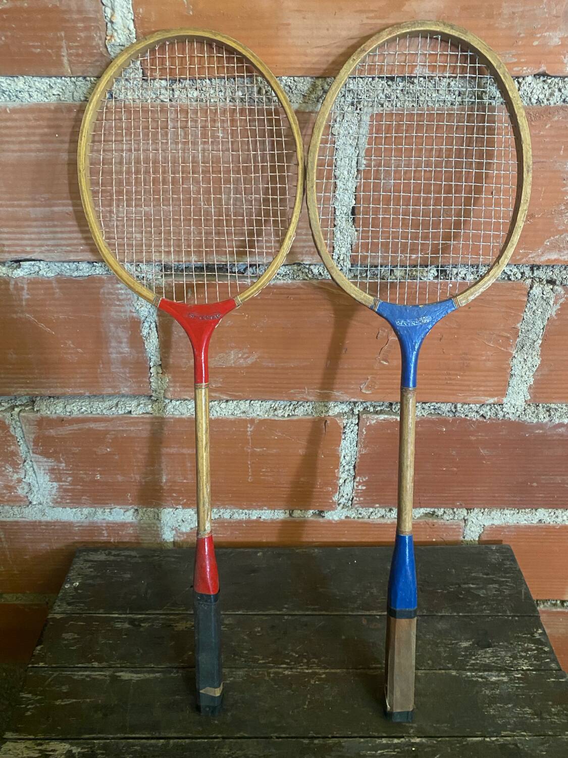 Paire de raquettes de badminton en bois, années 50