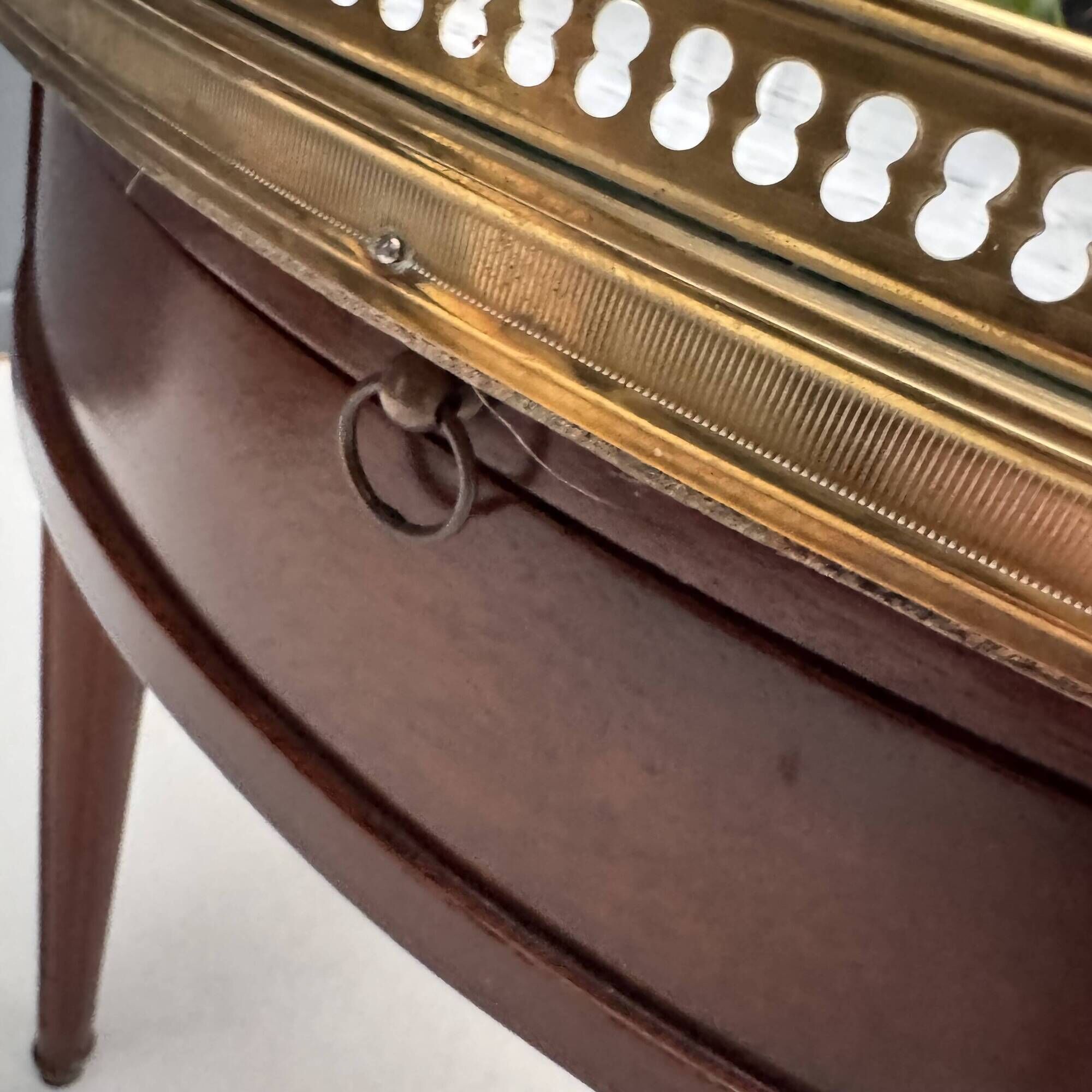 Louis XVI style bouillotte table in mahogany and white marble - Ø 60 cm