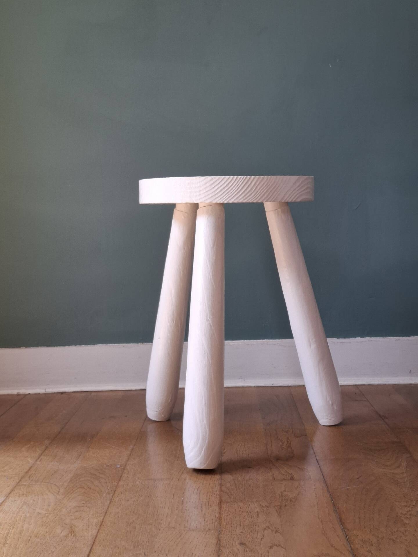 Tabouret tripode