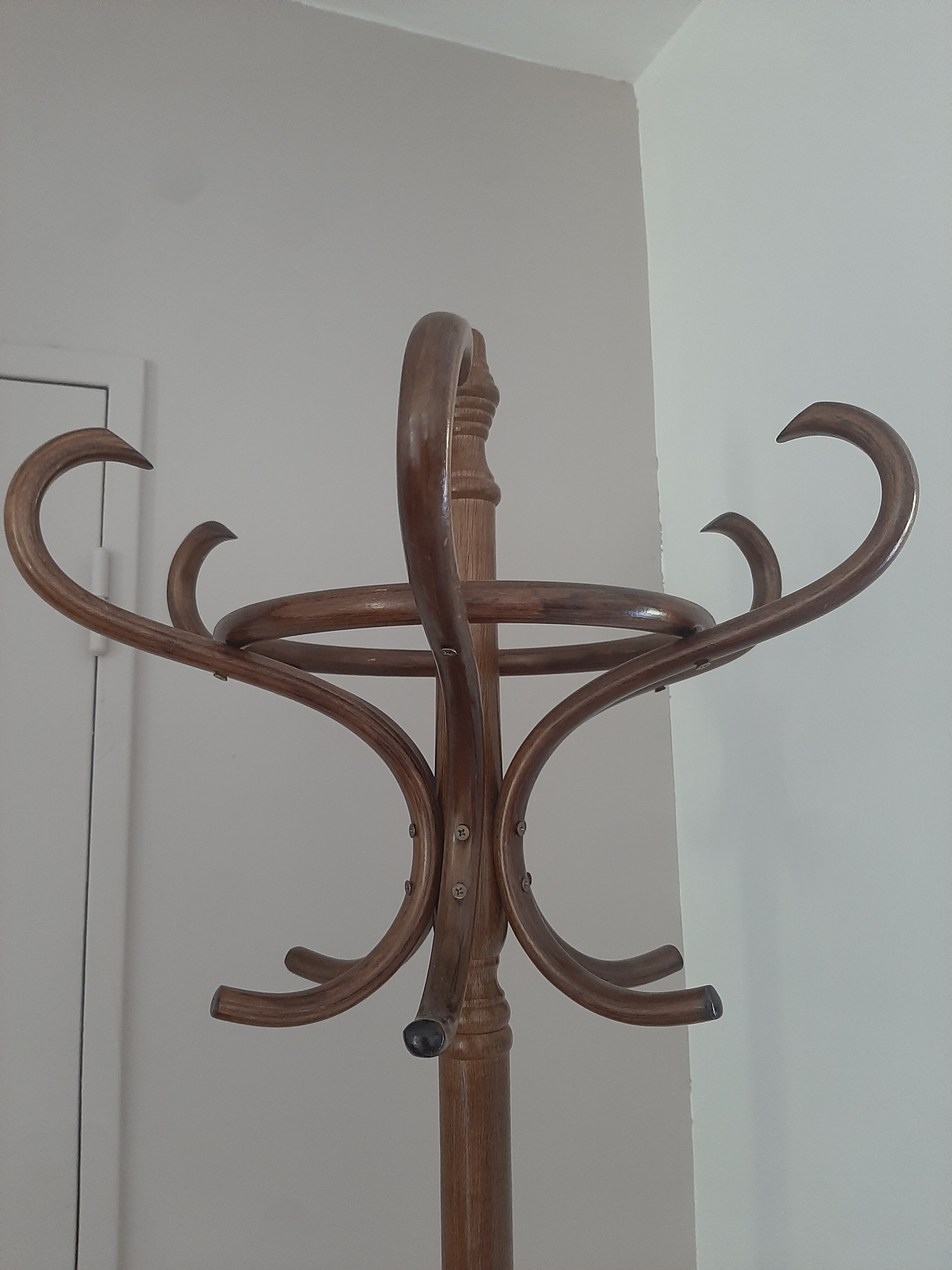 Wooden parrot coat rack - old style curved wood - 12 bells