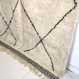 Moroccan Berber carpet Beni Ouarain with black diamonds 2,85x2.10m