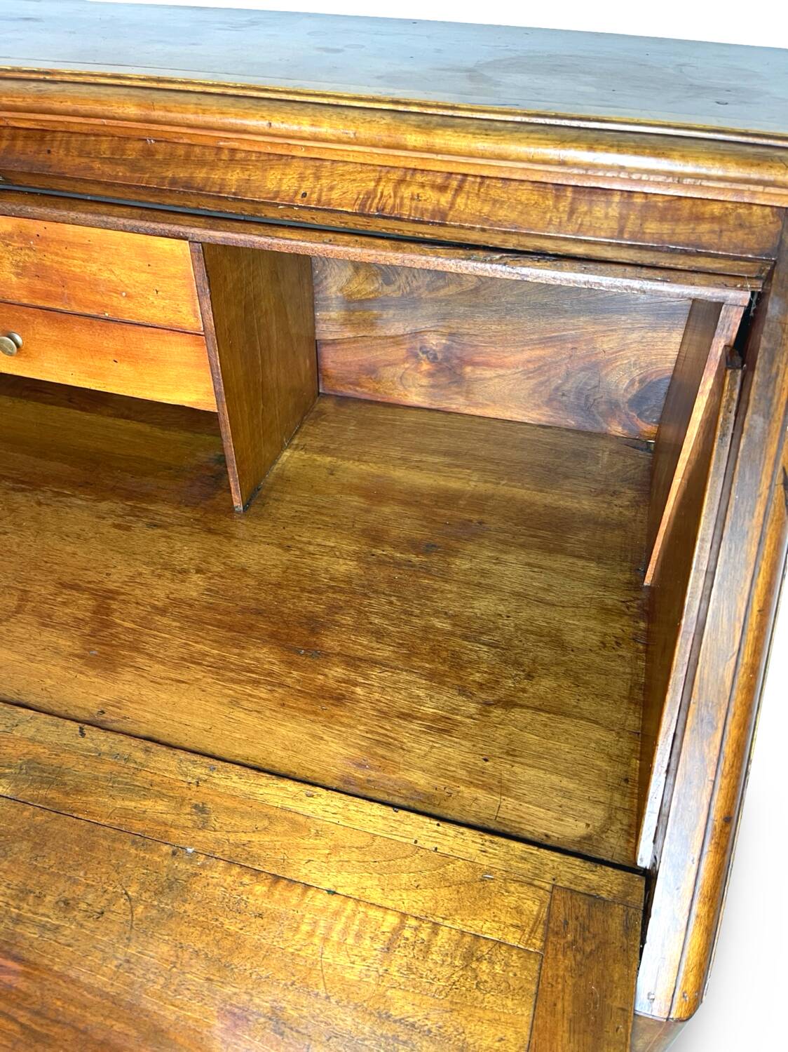 Antique Italian secrétaire in solid walnut, 1920s/1930s.