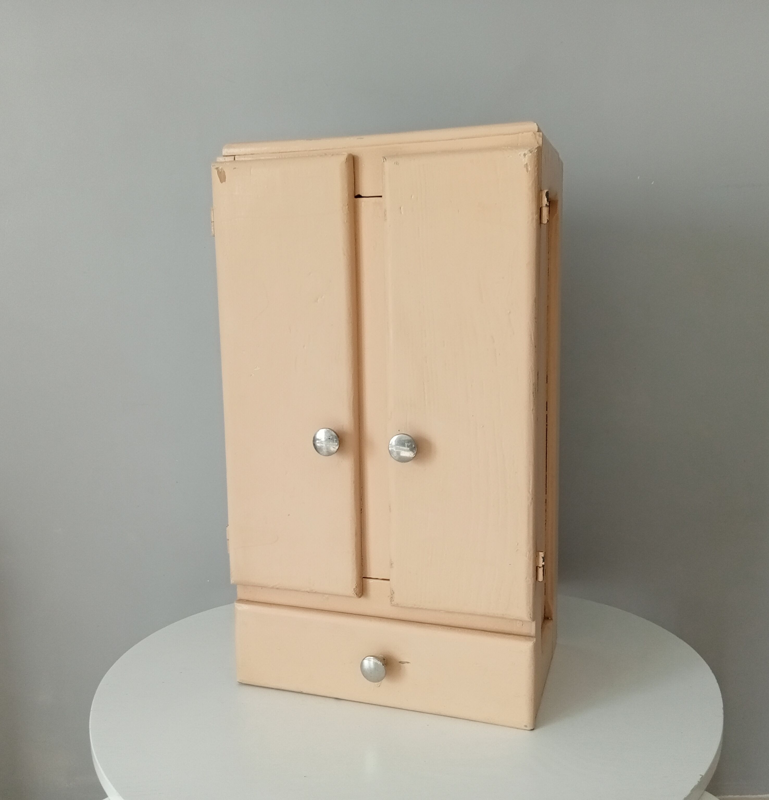 Medicine cabinet 50s