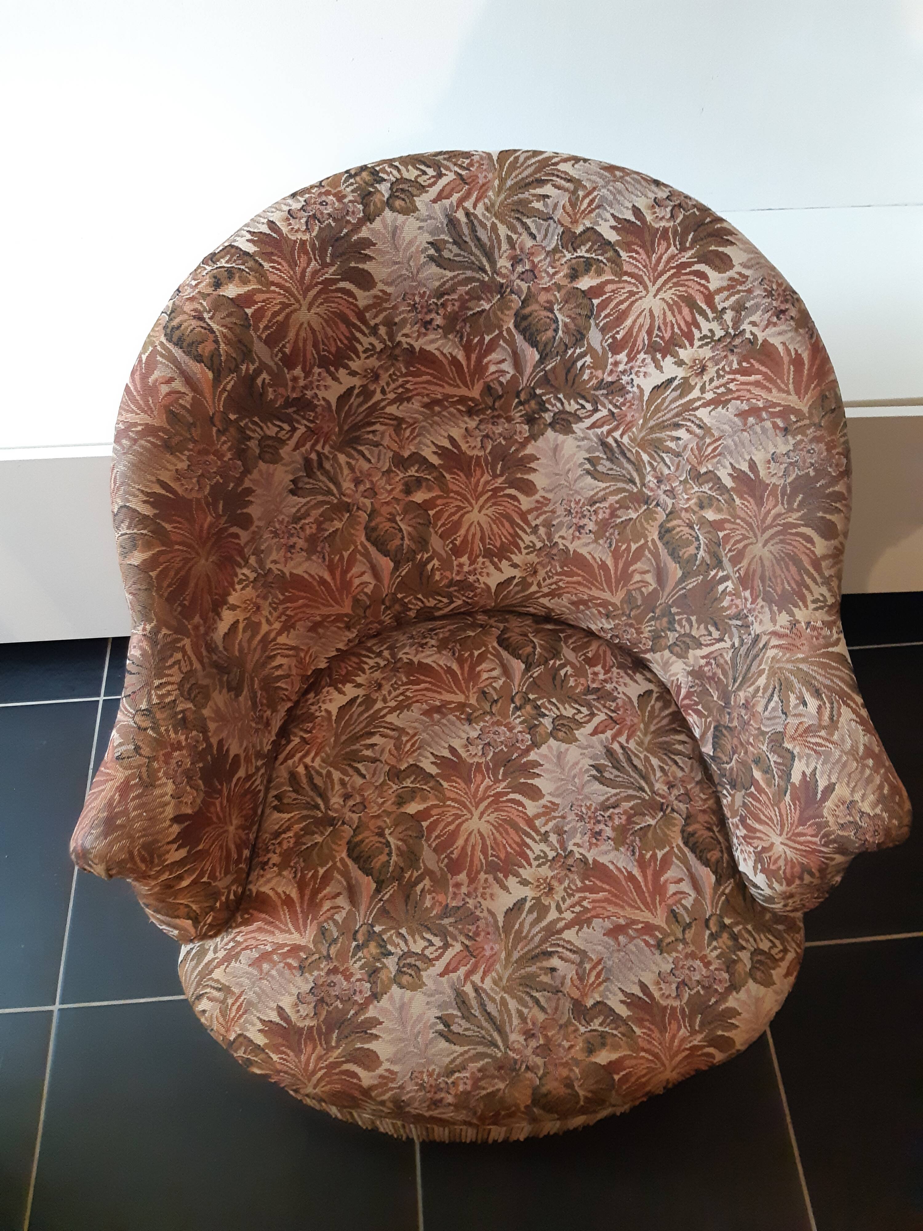 Toad armchair