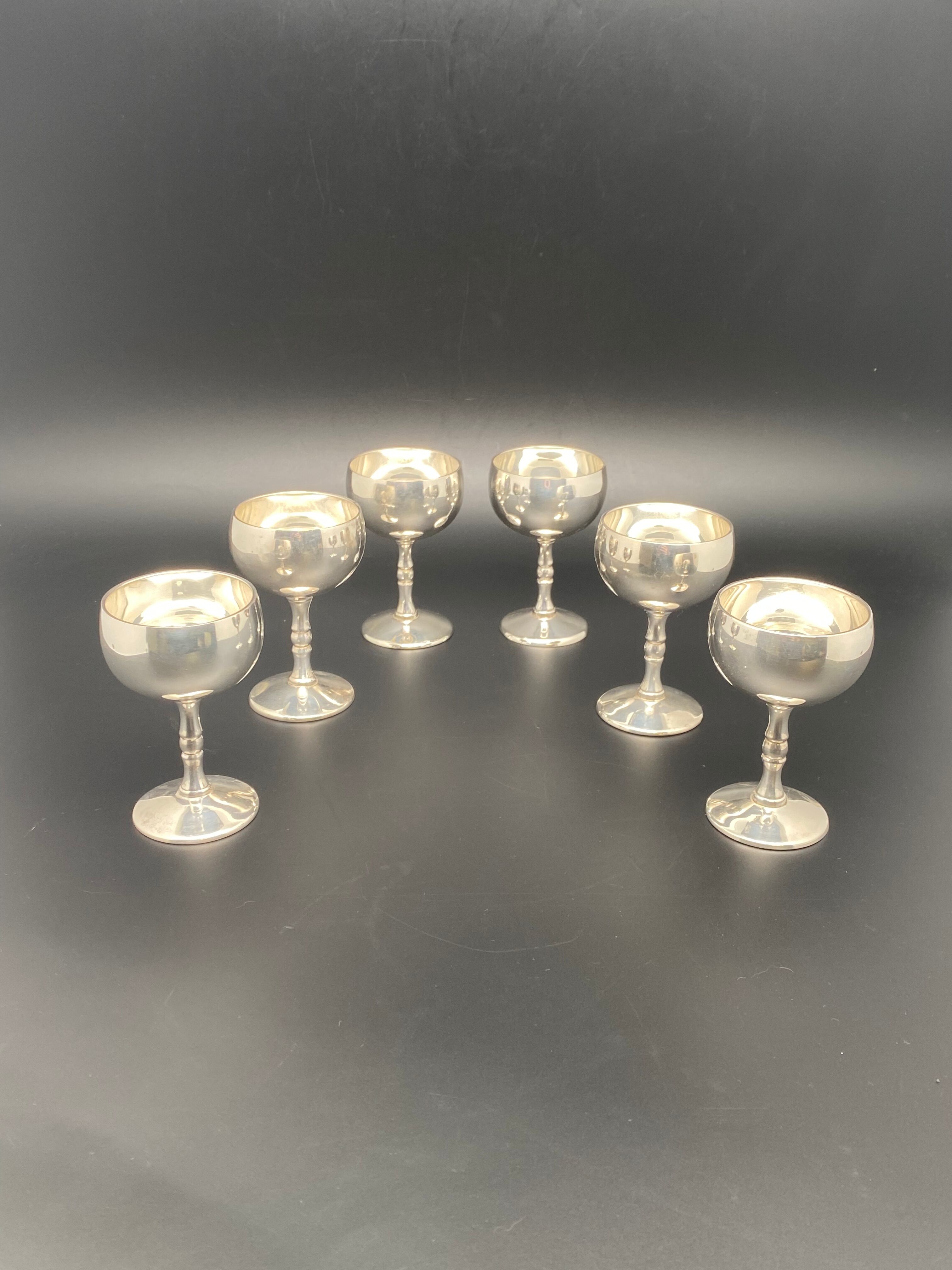 Strong silver alcohol cups in original velvet box