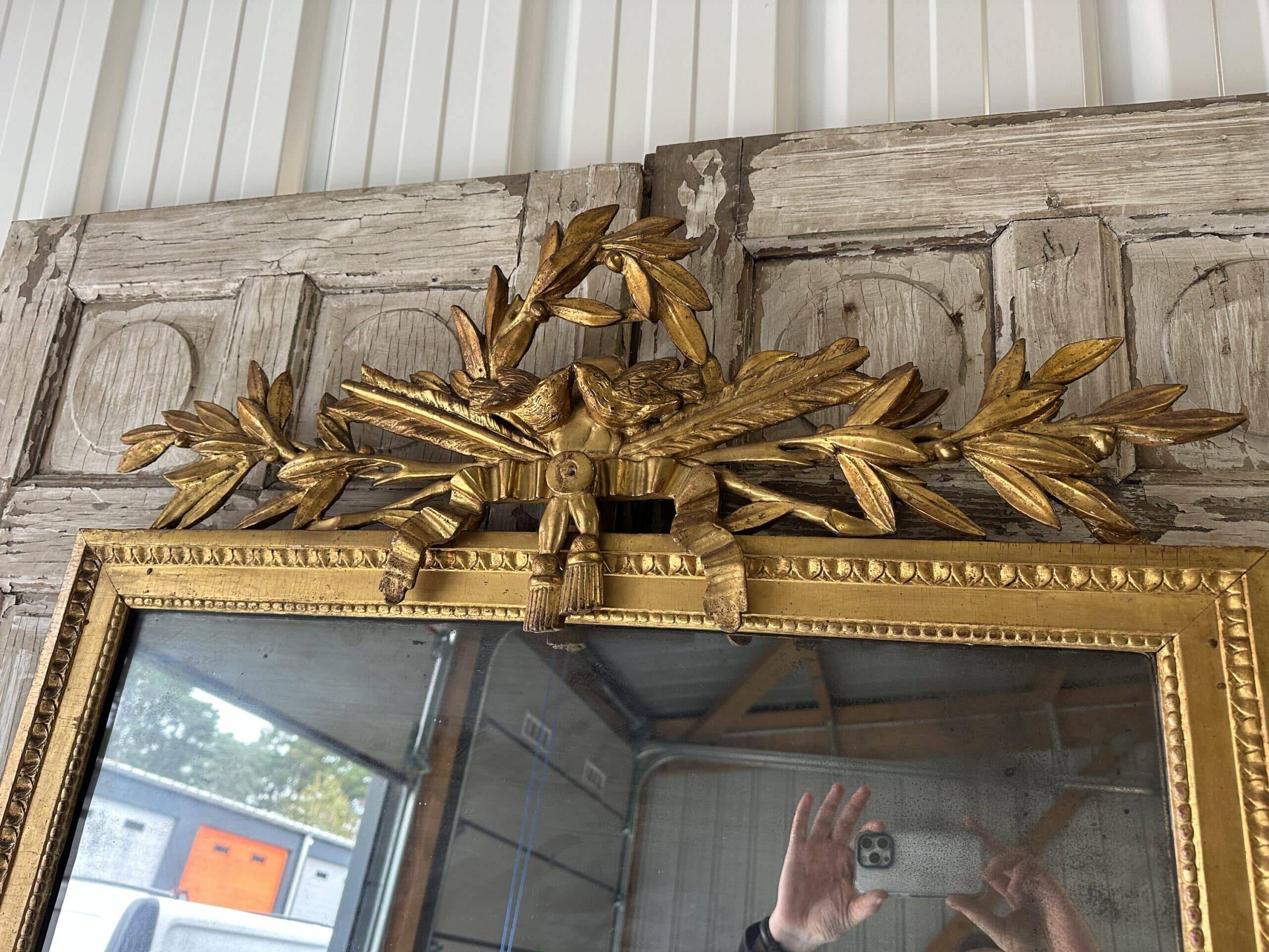 Louis XVI mirror in gilded wood, 18th century.